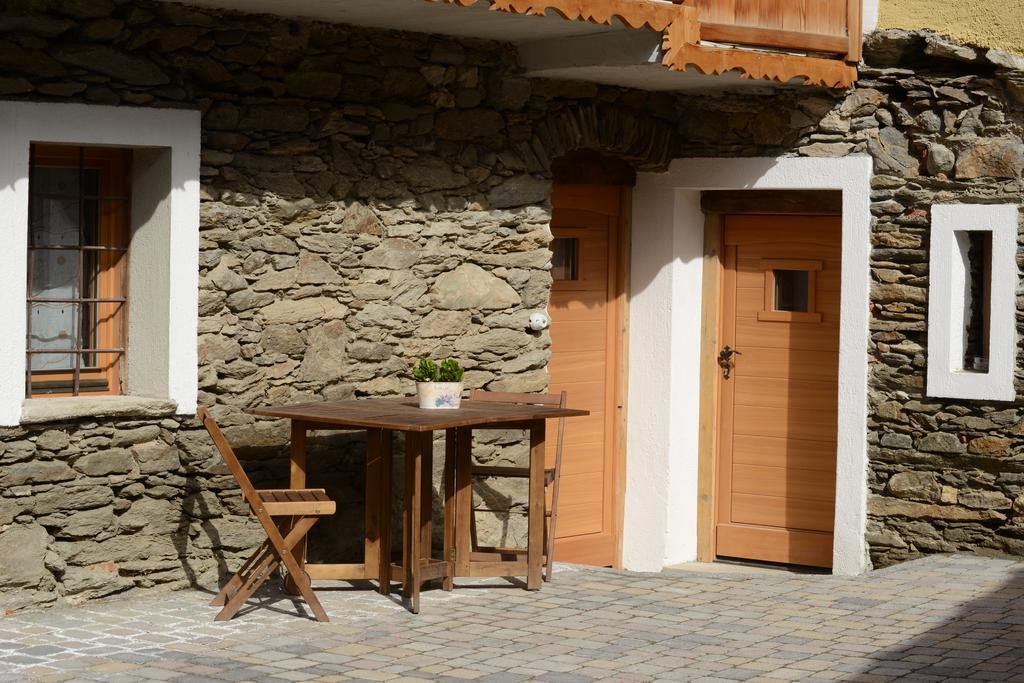 Vieilles Maisons D'Introd Exterior foto